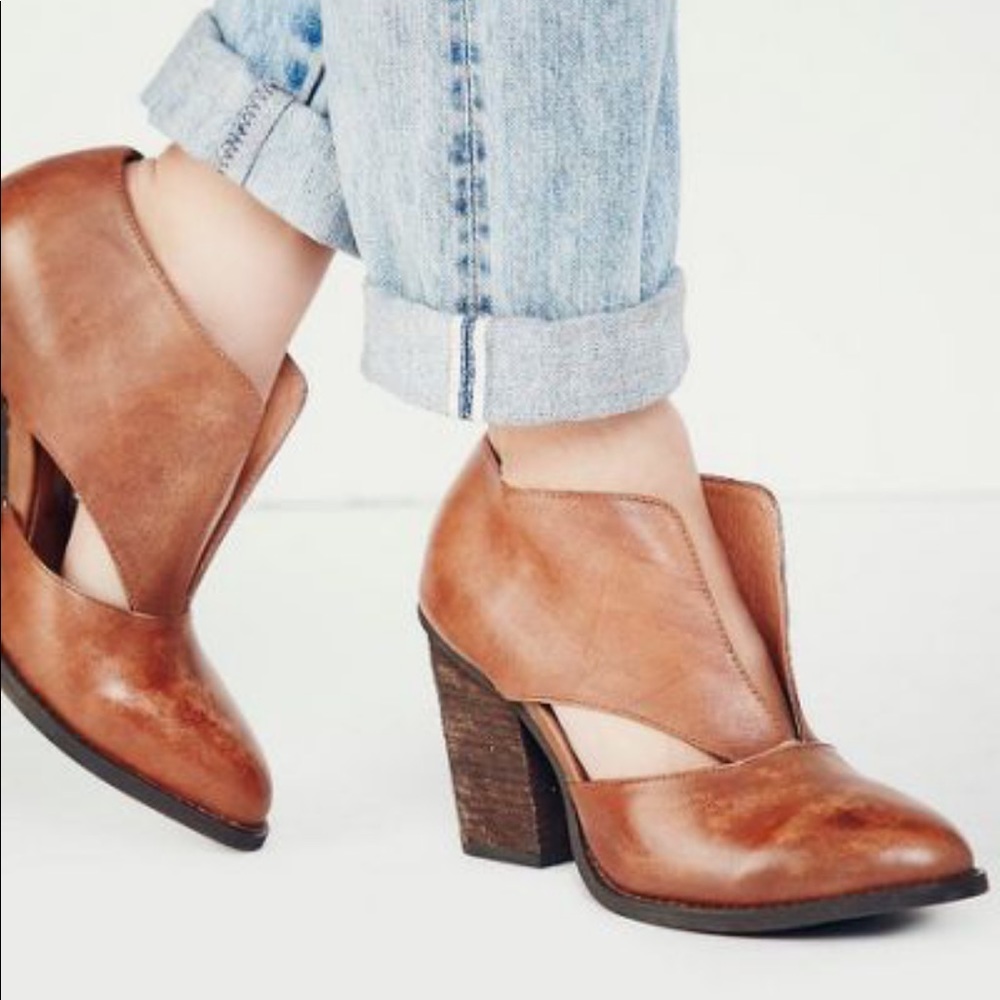 Nib Jeffrey Campbell Deep V Bootie - Size 6 - image 1